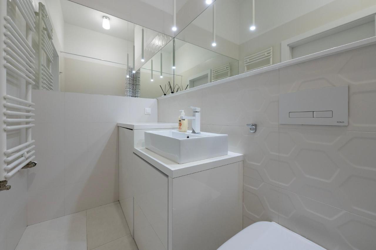 Penthouse With A View Of Lodz & Free Parking Apartment Bagian luar foto